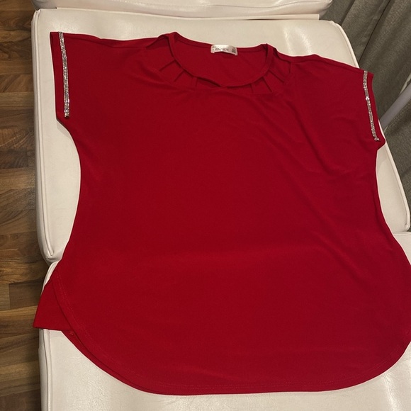 89th & Madison Scarlet Short Sleeve Tee - Picture 6 of 7